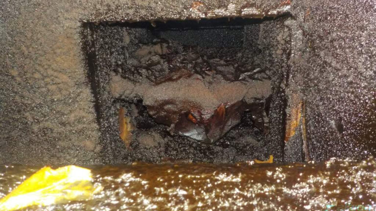 špinavé potrubí z kuchyně